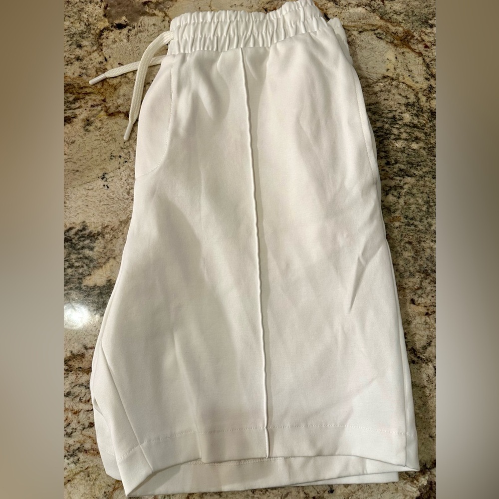 Zara Sz Large Euro Summer Must Have White Stretchy Shorts – Boutique - 30” NWOT